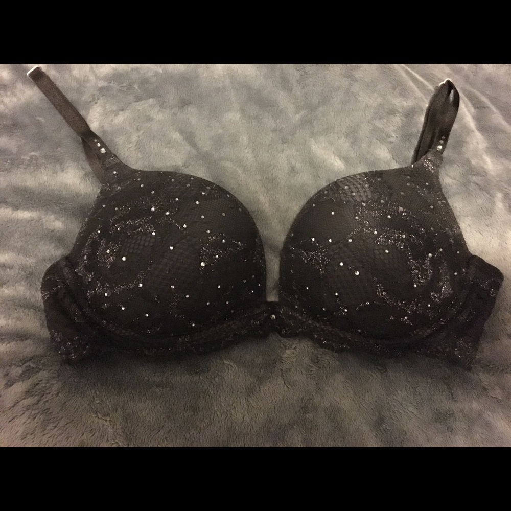 Victoria’s Secret 32C Biofit push-up